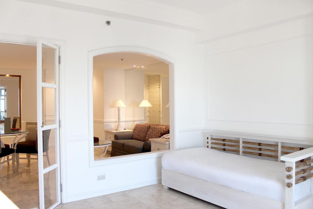 Vivere Hotel And Resorts Muntinlupa City Екстер'єр фото
