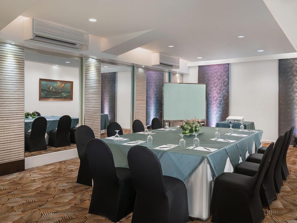 Vivere Hotel And Resorts Muntinlupa City Екстер'єр фото