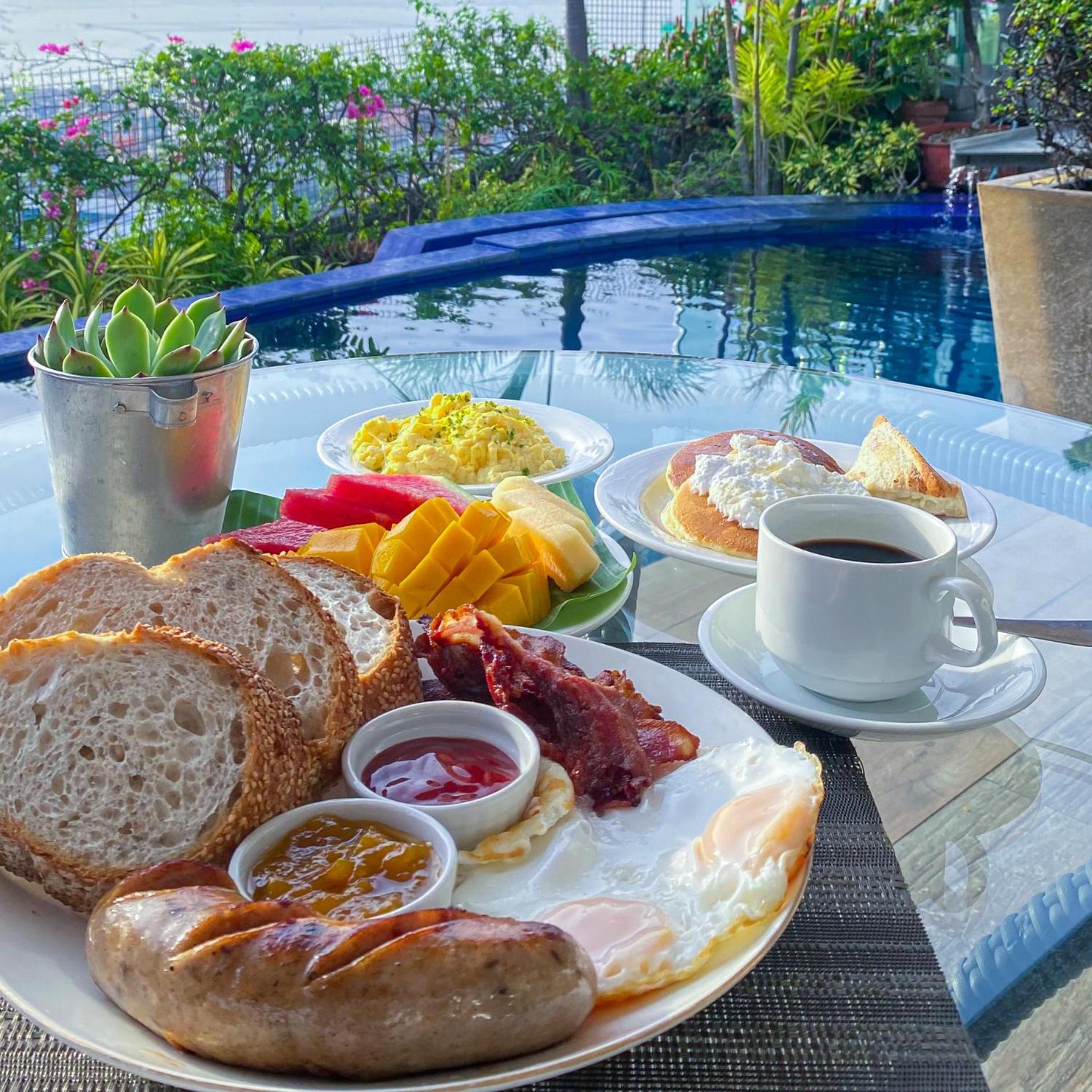 Vivere Hotel And Resorts Muntinlupa City Екстер'єр фото