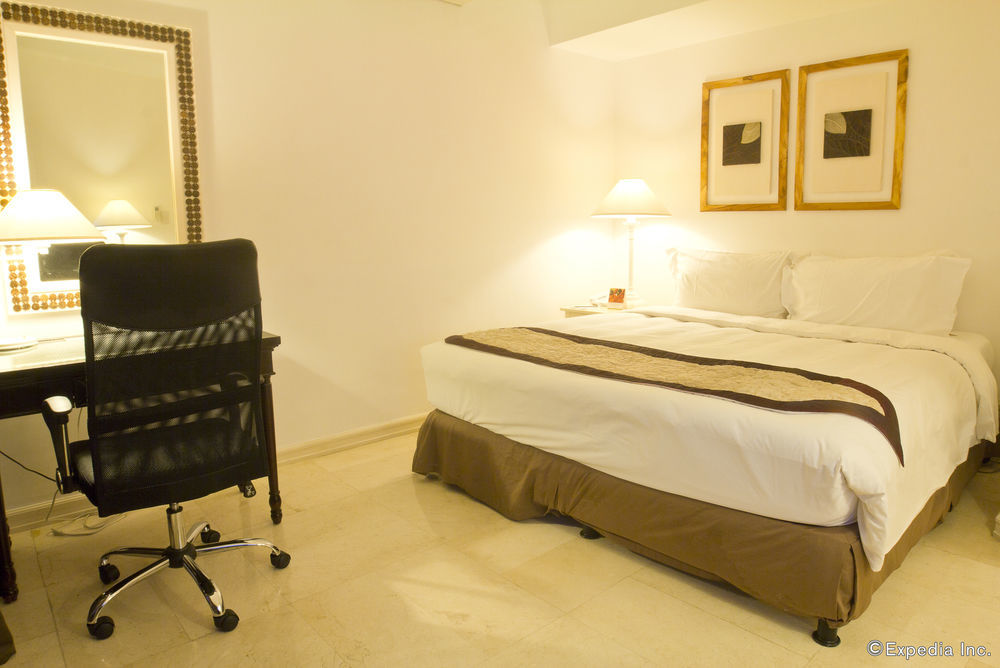 Vivere Hotel And Resorts Muntinlupa City Екстер'єр фото