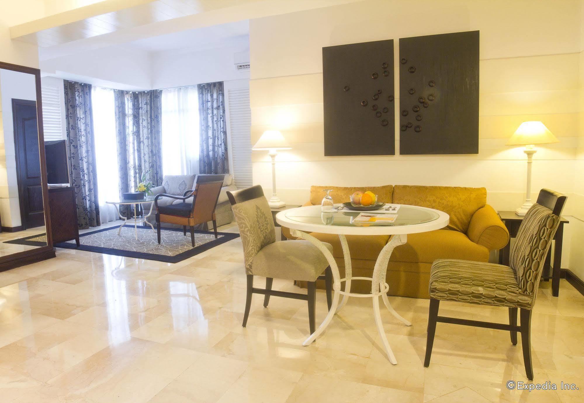 Vivere Hotel And Resorts Muntinlupa City Екстер'єр фото